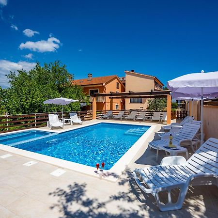 E-M Apartments With Private Pool Vinkuran Buitenkant foto