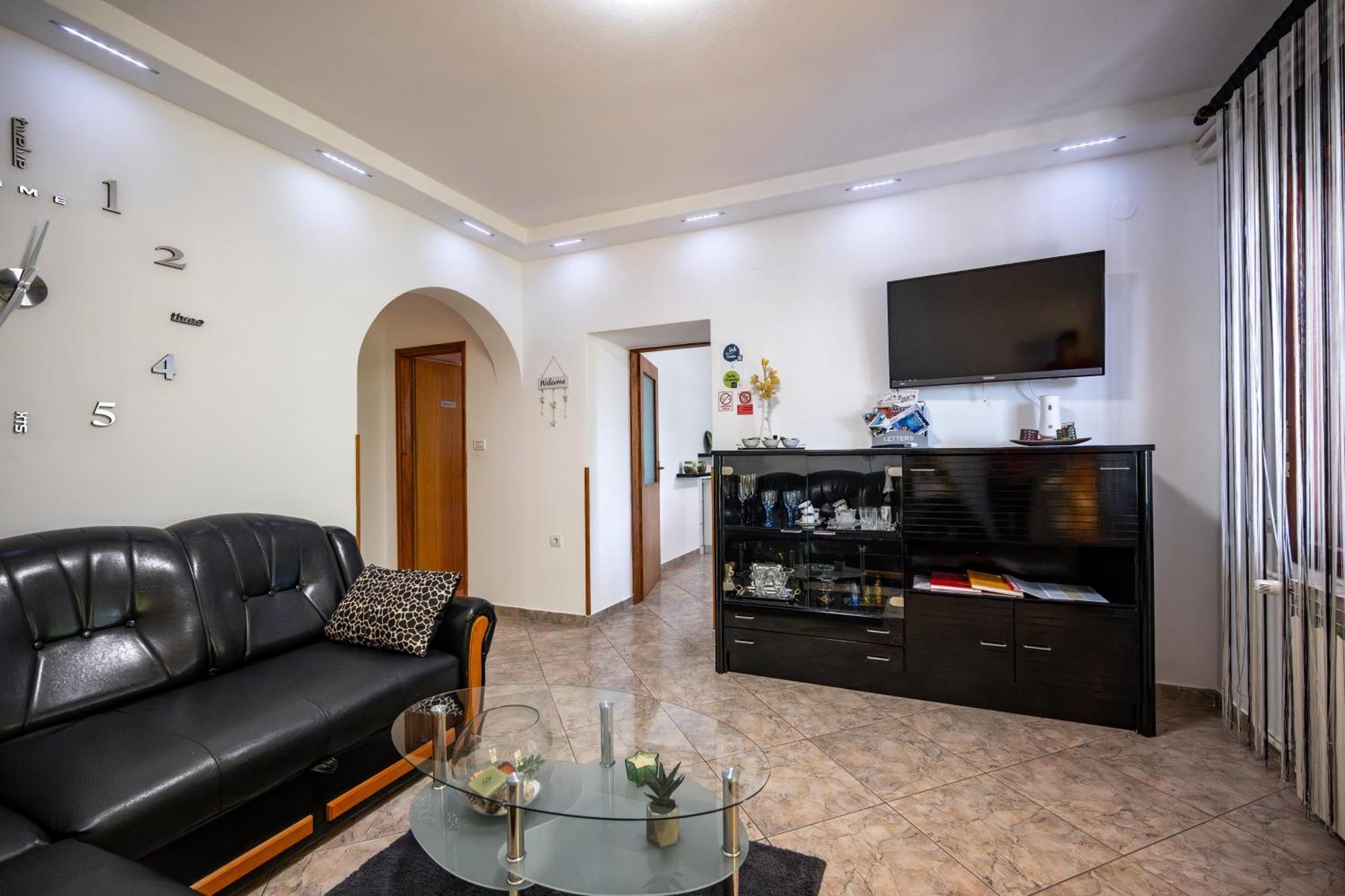 E-M Apartments With Private Pool Vinkuran Buitenkant foto