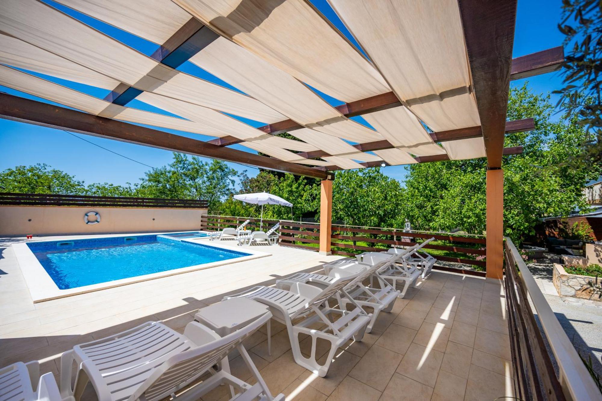 E-M Apartments With Private Pool Vinkuran Buitenkant foto