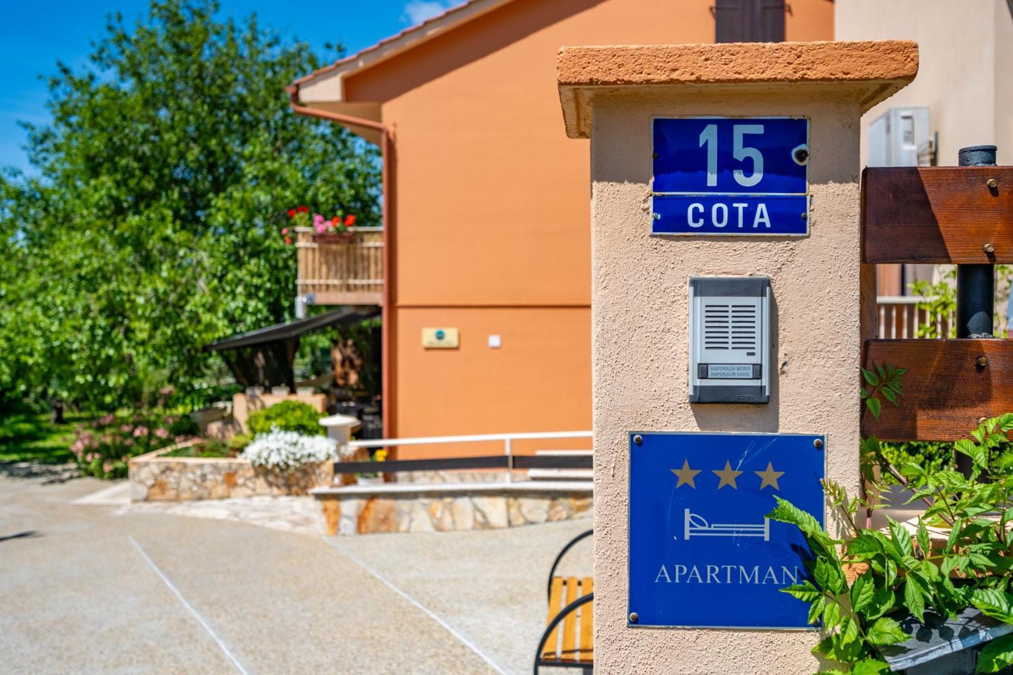 E-M Apartments With Private Pool Vinkuran Buitenkant foto